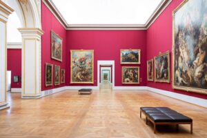 Alte Pinakothek – München – Ausstellung in der oberen Galerie Saal VII (Rubens-Saal) mit markanten roten Wänden und prächtig gerahmten Gemälden des Barock wie Das Große Jüngste Gericht oder Die Löwenjagd