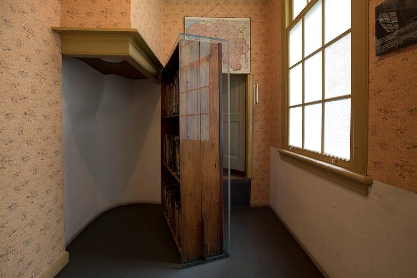 Anne Frank Haus – Amsterdam – Geheimzugang zum Versteck über ein drehbares Bücherregal