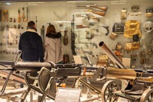 Armeemuseum - Paris - Ausstellung: zweiter Weltkrieg - Waffen und Ausrüstung
