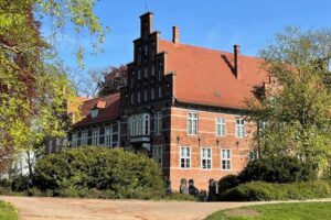 Bergedorf Museum - Hamburg - Außenansicht des historischen Wasserschlosses in Backsteinarchitektur
