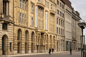 Bucerius Kunst Forum - Hamburg - Außenansicht: Das Museumsgebäude am Alten Wall in der Hamburger Innenstadt