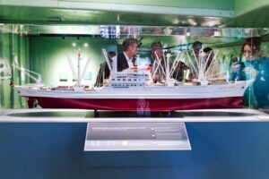 Cap San Diego - Museumsschiff - Hamburg - Modell: Detailgetreues Modell des Stückgutfrachters in der Ausstellung