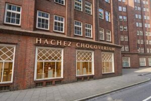 CHOCOVERSUM - Hamburg - Außenansicht: Das interaktive Schokoladenmuseum im markanten Backsteinbau des Kontorhausviertels