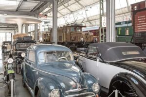 Deutsches Museum Verkehrszentrum - München - Ausstellung Reisen mit historischen Automobilen und Lokomotiven in der Halle II