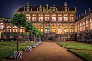 Dresdner Zwinger - Dresden - Außenansicht der barocken Gebäude im Innenhof