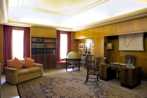 Eltham Palace - London - Arbeitszimmer: Zeitlose Eleganz – das private Arbeitszimmer (Study) der Courtaulds zeigt den exklusiven Einrichtungsstil der Vorkriegszeit