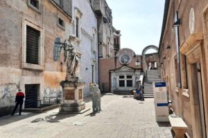 Engelsburg - Rom - Innenhof mit Engelsstatue