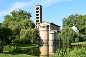 Friedenskirche Potsdam – Historischer Sakralbau im Grünen des Schlossparks Sanssouci