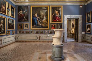 Galleria Corsini - Rom - Gemäldesaal mit barocken Kunstwerken und klassischer Raumgestaltung