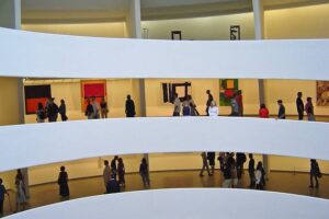 Guggenheim Museum - New York City - Ausstellung mit Werken des abstrakten Expressionismus von Mark Rothko und Franz Kline aus der Mitte des 20. Jahrhunderts