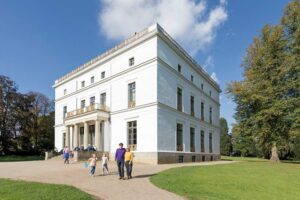 Jenisch Haus - Hamburg - Außenansicht: Die klassizistische Landhaus-Villa im Jenischpark an der Elbe