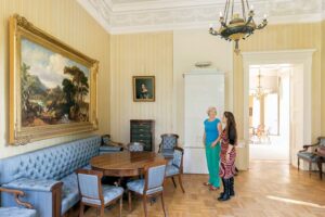 Jenisch Haus - Hamburg - Wohnraum: Prachtvoller historischer Raum mit Biedermeier-Möbeln und wertvollen Gemälden