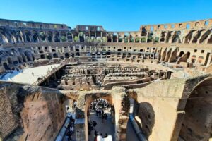 Kolosseum - Rom - Arena mit Blick auf das freigelegte Hypogäum