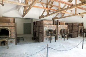 KZ-Gedenkstätte Dachau - Krematorium: Innenansicht der historischen Verbrennungsöfen