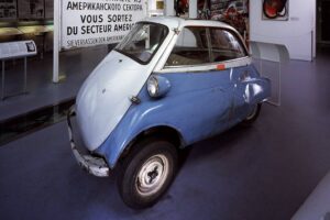 Mauermuseum - Berlin - Fluchtfahrzeug BMW Isetta
