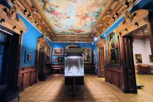 Museo Lázaro Galdiano - Madrid - Salon mit prunkvollem Deckenfresko, Gemälden und Exponaten