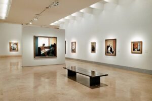 Thyssen-Bornemisza National Museum - Madrid - Ausstellungsraum mit dem Kunstwerk Hotelzimmer von Edward Hopper