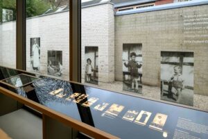 National Holocaust Museum - Amsterdam - Grenzzaun zur ehemaligen Kinderkrippe