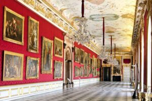 eues Schloss Schleißheim - München - Großen Galerie mit kostbaren Gemälden und prächtiger Deckenmalerei
