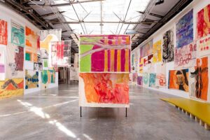 Palais de Tokyo - Paris - Ausstellung: Disco von Vivian Suter mit farbenfrohen, abstrakten Leinwänden