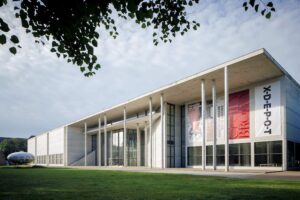 Pinakothek der Moderne - München - Außenansicht der modernen Architektur von Stephan Braunfels, die vier Museen für Kunst, Graphik, Architektur und Design unter einem Dach vereint