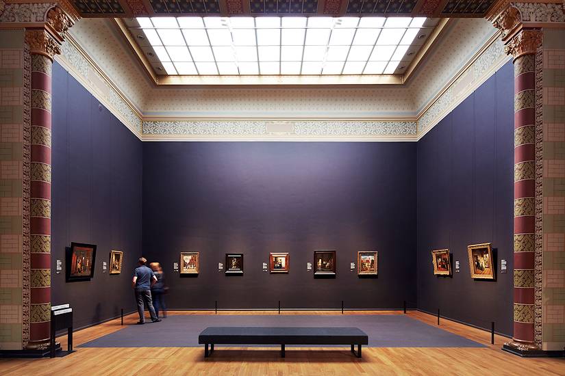 Rijksmuseum - Amsterdam - Blick in die Eregalerij mit Meisterwerken von Jan Steen, Johannes Vermeer und weiteren Künstlern