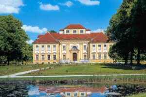 Schloss Lustheim - Schleißheim - Außenansicht des barocken Lustschlosses im Park von Schleißheim
