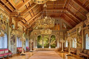 Schloss Neuschwanstein - Sängersaal: Einer der bedeutendsten Räume des Schlosses mit goldverzierten Decken und Wandgemälden