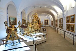 Schloss Nymphenburg - München - Marstallmuseum mit goldene Schlitten und Kutschen