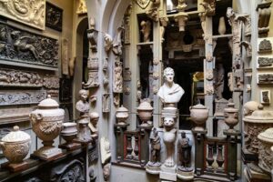 Sir John Soane’s Museum - London - Dome Area: Lichtdurchfluteter Museumsbereich mit antiken Büsten, Gipsabgüssen und architektonischen Fragmenten