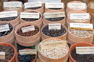 Spicy’s Gewürzmuseum - Hamburg - Pfeffersorten: Verschiedene Sorten von Pfeffer aus aller Welt