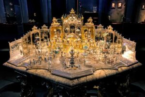 Staatliche Kunstsammlungen Dresden - Historisches Grünes Gewölbe mit dem Kunstwerk'Hofstaat zu Delhi am Geburtstag des Großmoguls' von Johann Melchior Dinglinger