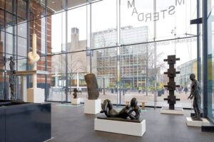 Stedelijk Museum - Amsterdam - Don Quijote Skulpturenhalle