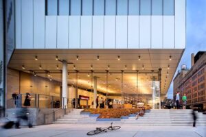 Whitney Museum of American Art - New York City - Haupteingang mit gläserner Fassade und moderner Architektur